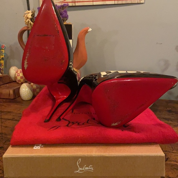Size 9 US Christian Louboutins- So Kate - Picture 3 of 5